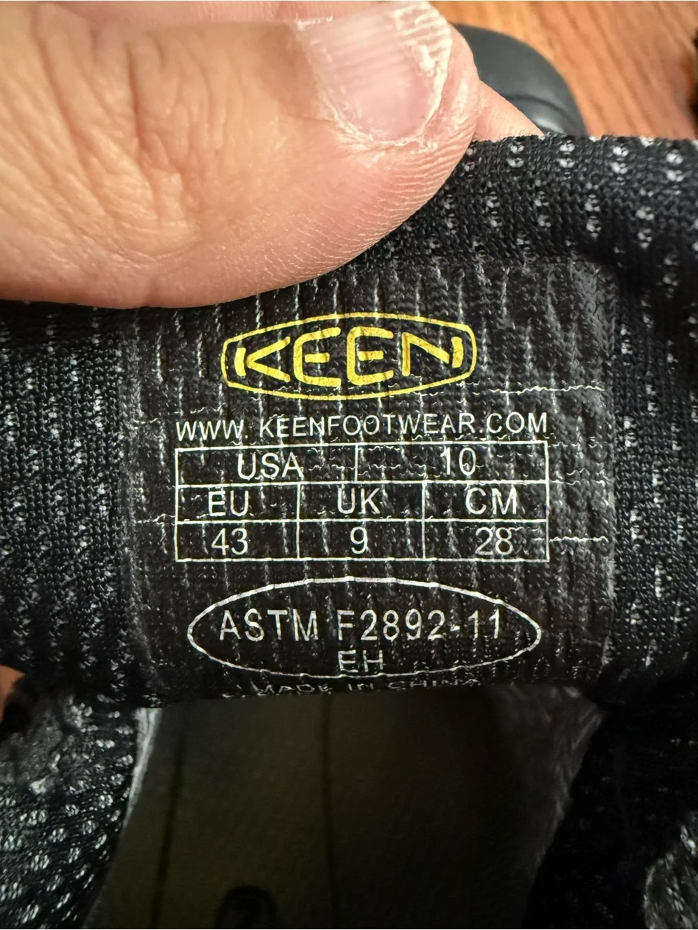 KEEN Black Leather Men's Work Boots Hiking Ankle Lace Up Slip Resistant Size 10
